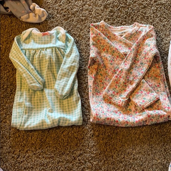 Newborn carters gown - Picture 1 of 2